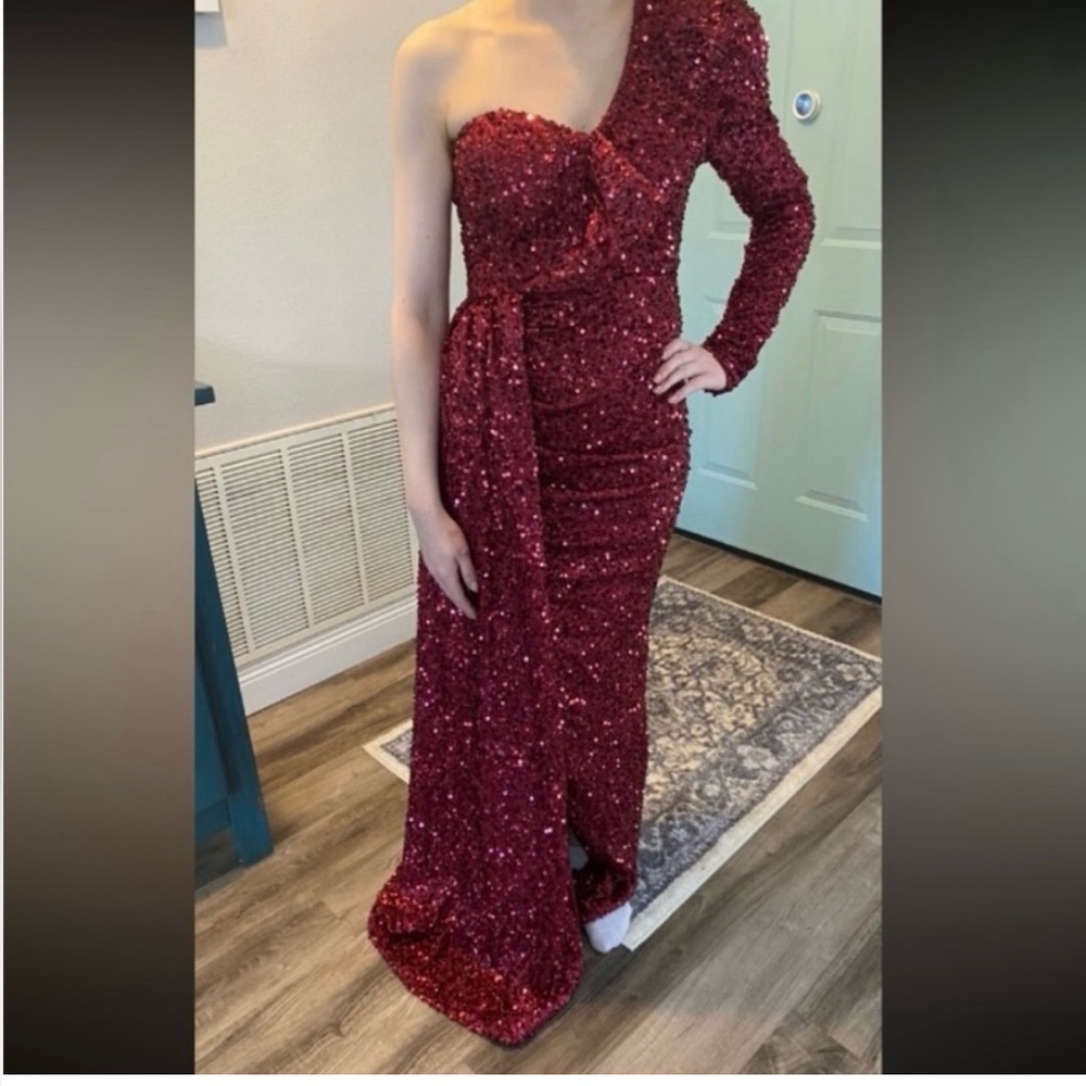 NWT Miss Ord Sequin One-Shoulder Gown, Size S